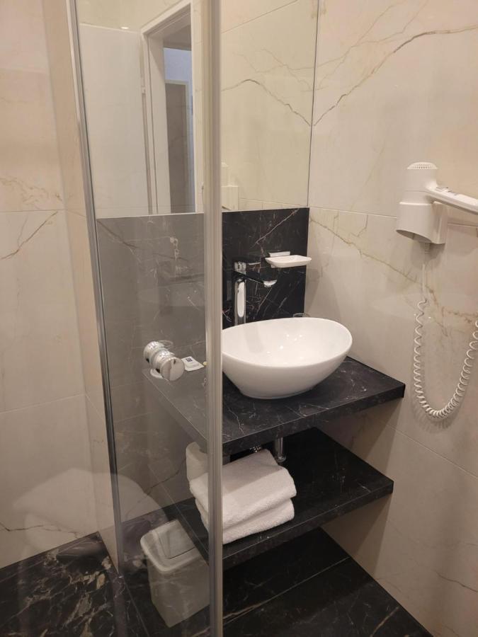 ואלוף Hotel Restaurant Ruppert מראה חיצוני תמונה