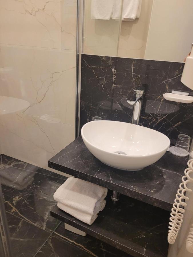 ואלוף Hotel Restaurant Ruppert מראה חיצוני תמונה