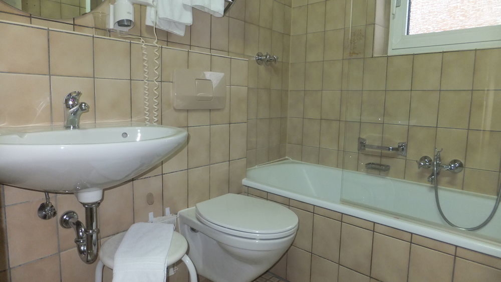 ואלוף Hotel Restaurant Ruppert מראה חיצוני תמונה